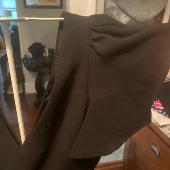 Bcbg generation black flutter sleeve mini dress. Worn a few times‎ - Picture 2 of 4